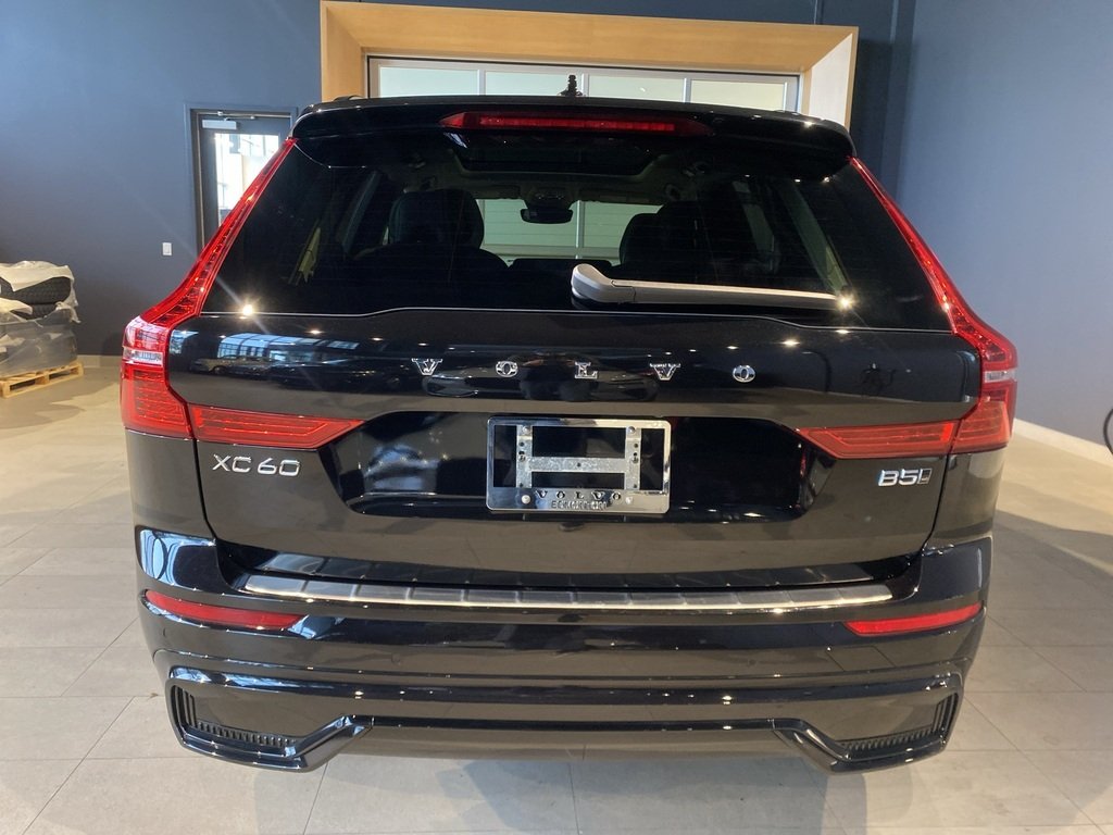 2025 Volvo XC60 B5 AWD Plus Dark Theme-3