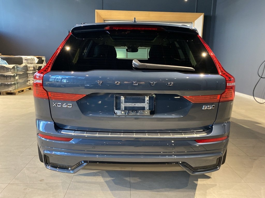 2025 Volvo XC60 B5 AWD Plus Dark Theme-3