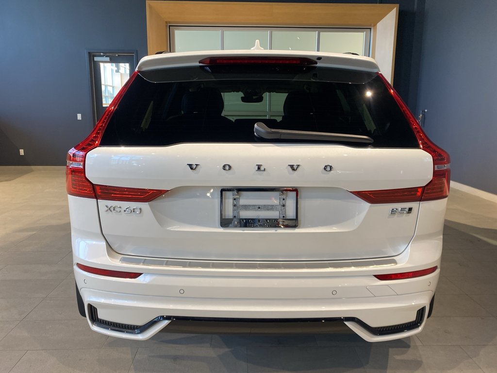 2025 Volvo XC60 Core Dark Theme-3