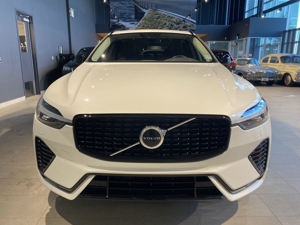 2025 Volvo XC60 Core Dark Theme-7