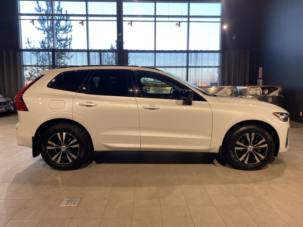 2025 Volvo XC60 Core Dark Theme-5