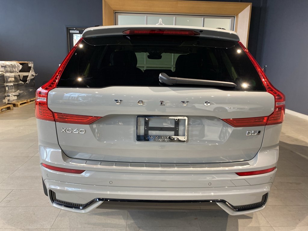 2025 Volvo XC60 Core Dark Theme-3