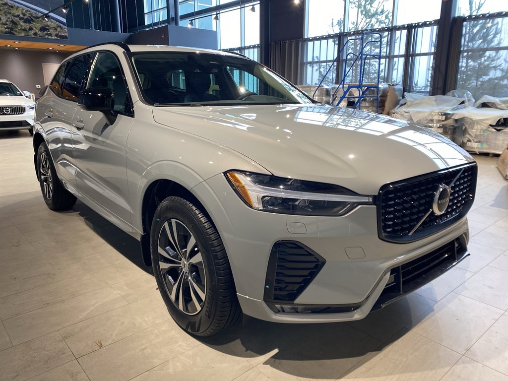 2025 Volvo XC60 Core Dark Theme-6