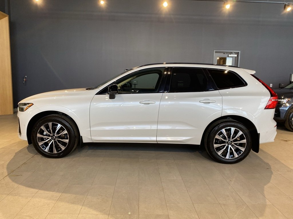2025 Volvo XC60 B5 AWD Plus Dark Theme-1