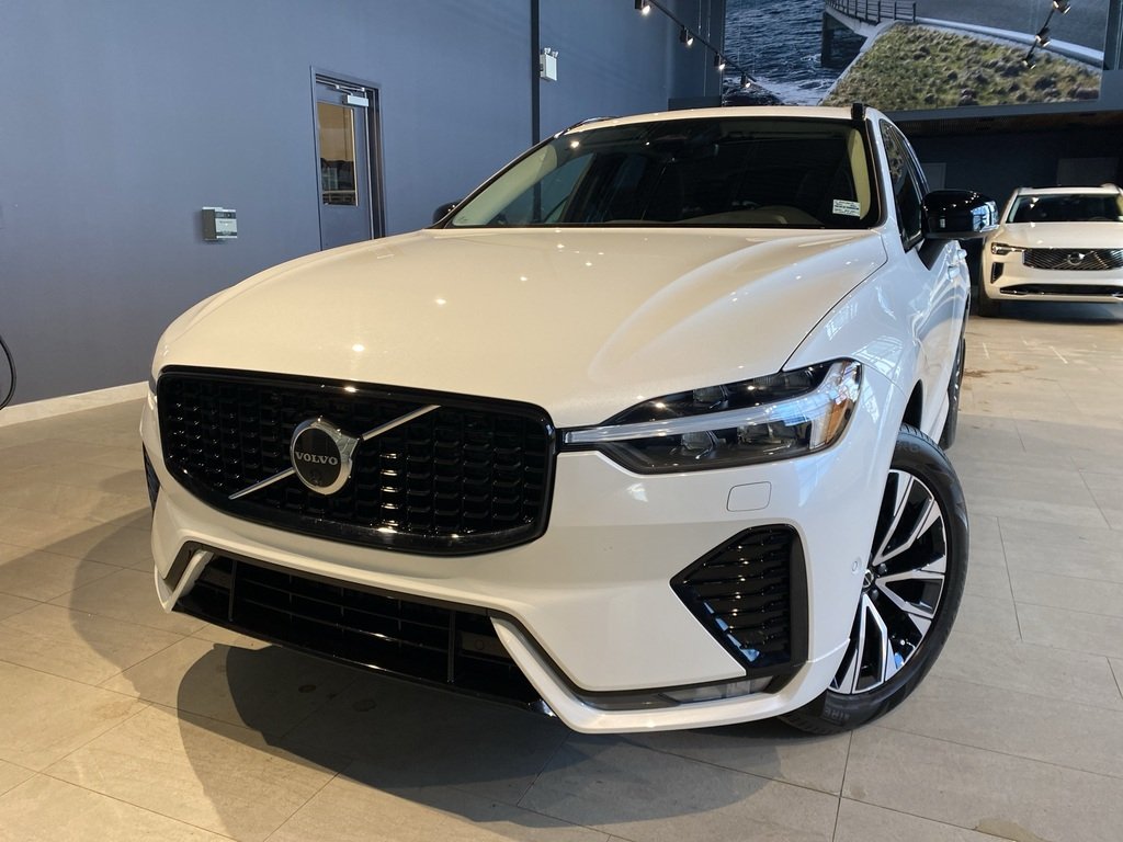2025 Volvo XC60 B5 AWD Plus Dark Theme-0