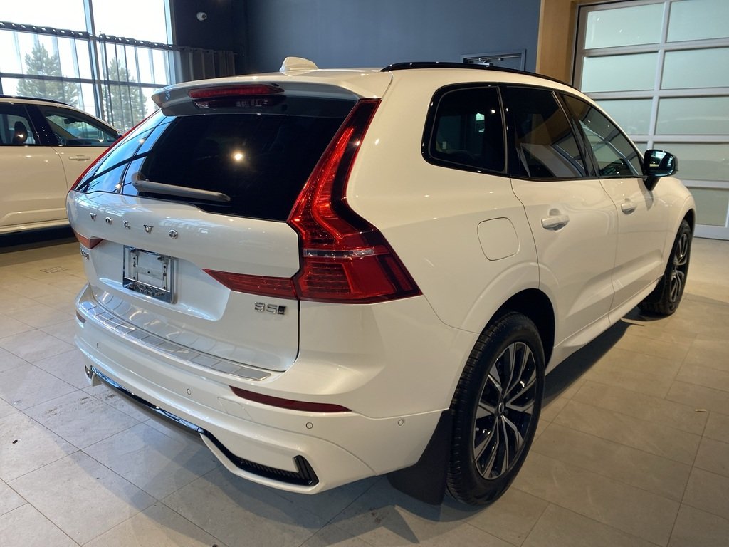 2025 Volvo XC60 B5 AWD Plus Dark Theme-4