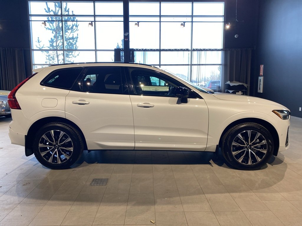 2025 Volvo XC60 B5 AWD Plus Dark Theme-5