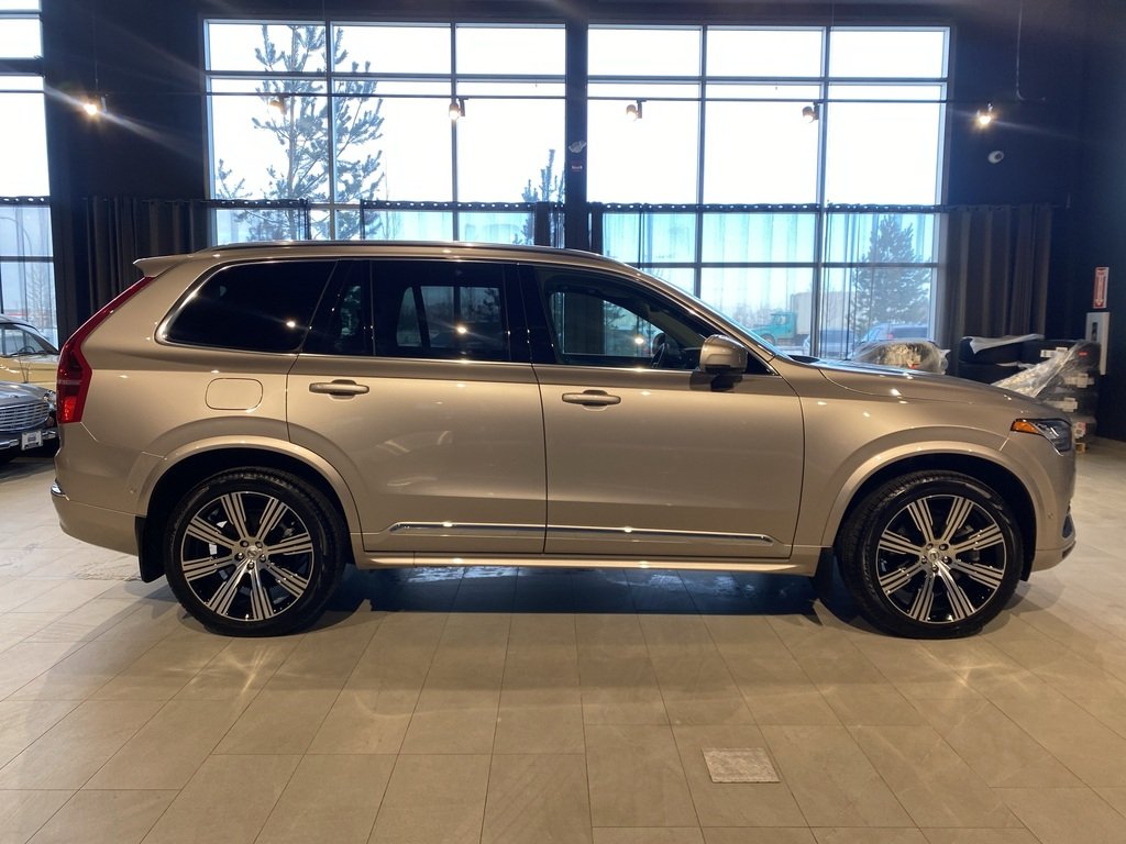 2025 Volvo XC90 Plug-In Hybrid T8 AWD Ultra Bright Theme 7-Seater-5