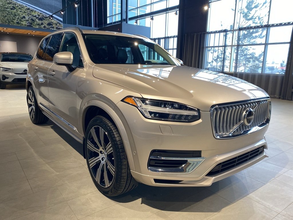 2025 Volvo XC90 Plug-In Hybrid T8 AWD Ultra Bright Theme 7-Seater-6