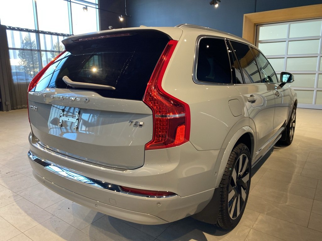 2025 Volvo XC90 Plug-In Hybrid T8 AWD Ultra Bright Theme 7-Seater-4