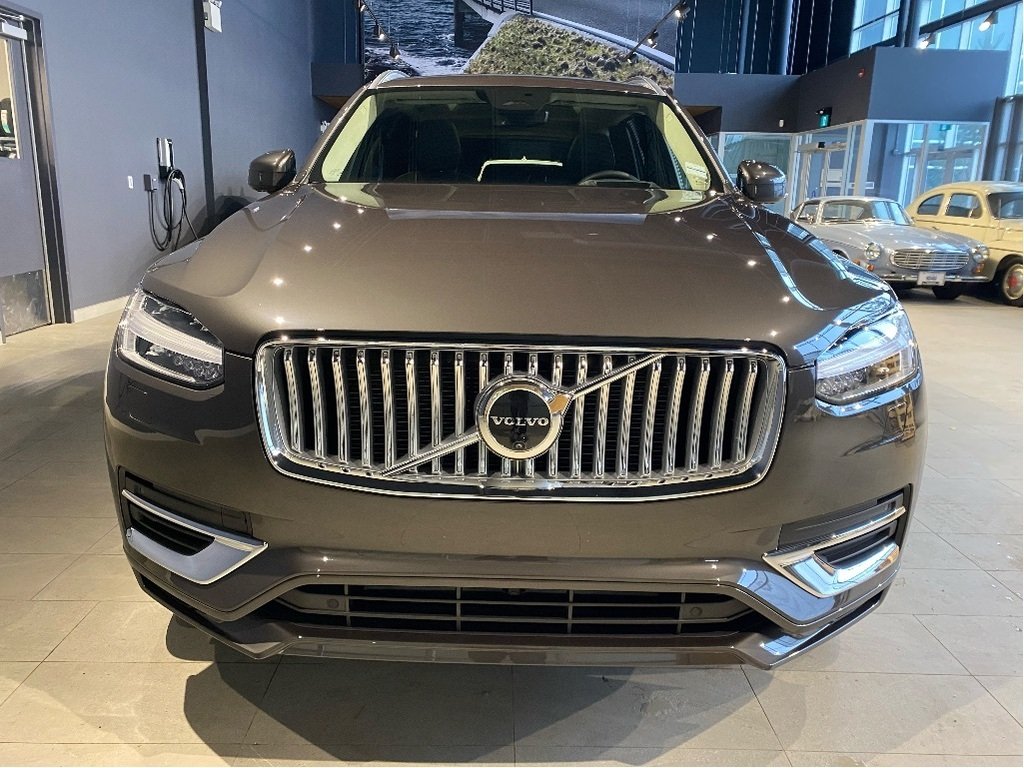 2025 Volvo XC90 Plug-In Hybrid T8 AWD Ultra Bright Theme 7-Seater-7