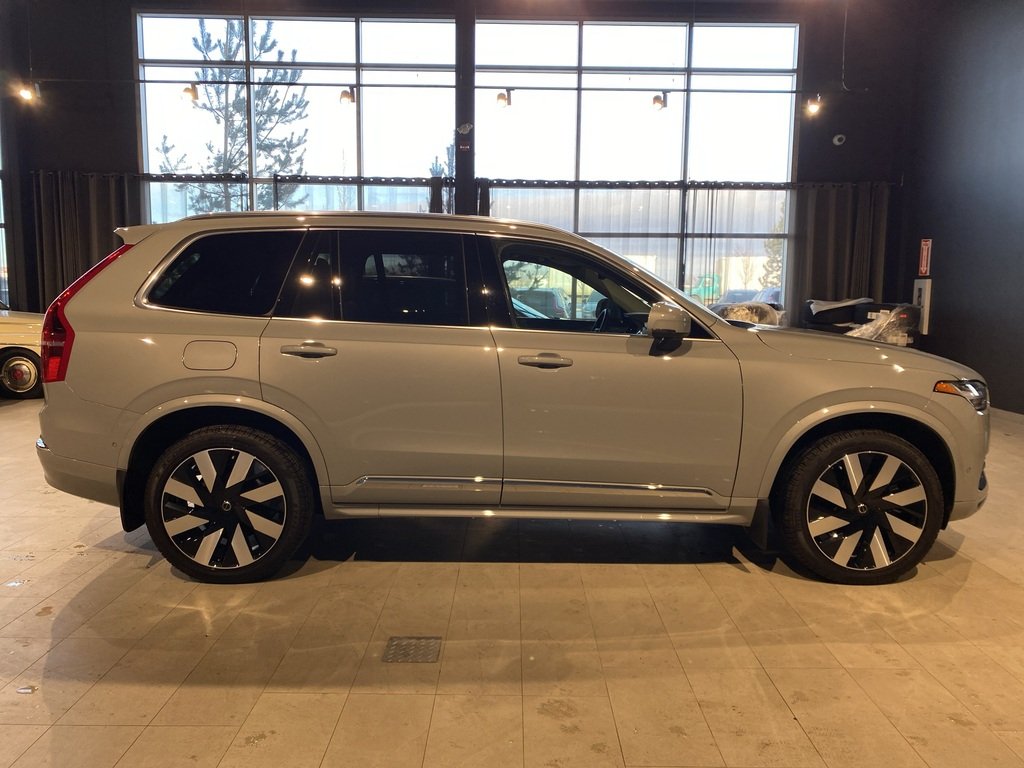 2025 Volvo XC90 Plug-In Hybrid T8 AWD Ultra Bright Theme 7-Seater-5