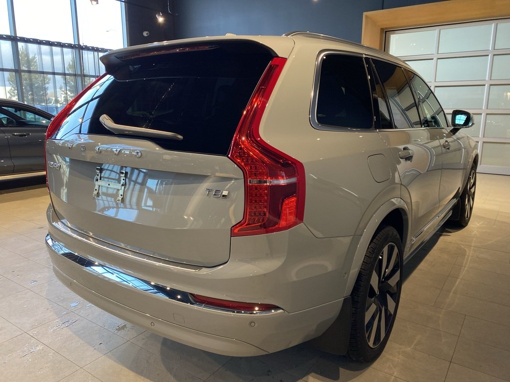 2025 Volvo XC90 Plug-In Hybrid T8 AWD Ultra Bright Theme 7-Seater-4