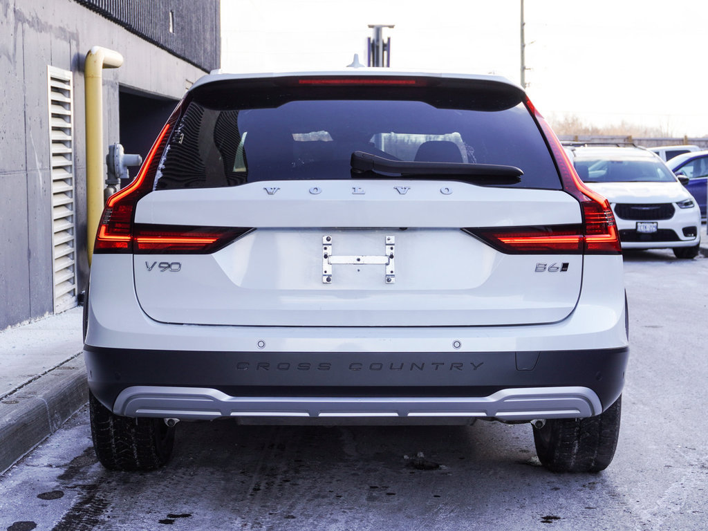 2022 Volvo V90 Cross Country B6 in Ajax, Ontario at Volvo Cars Lakeridge - 6 - w1024h768px