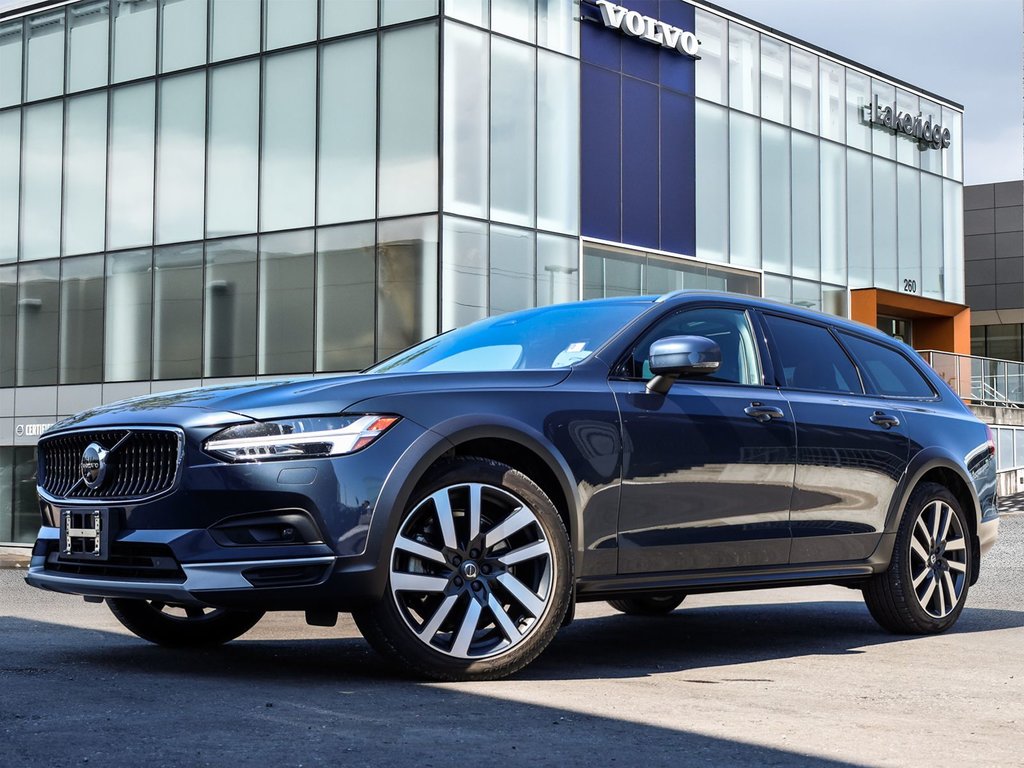 2022 Volvo V90 Cross Country B6 in Ajax, Ontario at Volvo Cars Lakeridge - 1 - w1024h768px