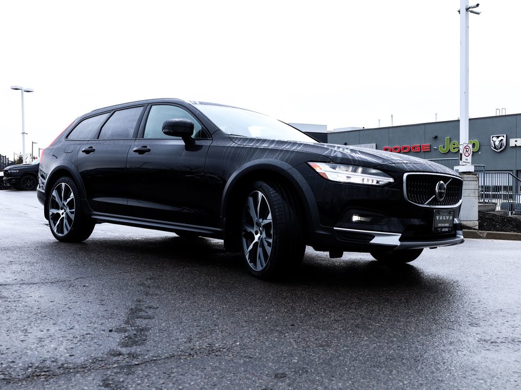 2022 Volvo V90 Cross Country B6 in Ajax, Ontario at Volvo Cars Lakeridge - 18 - w1024h768px