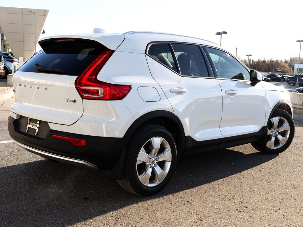 2021 Volvo XC40 Momentum in Ajax, Ontario at Volvo Cars Lakeridge - 17 - w1024h768px