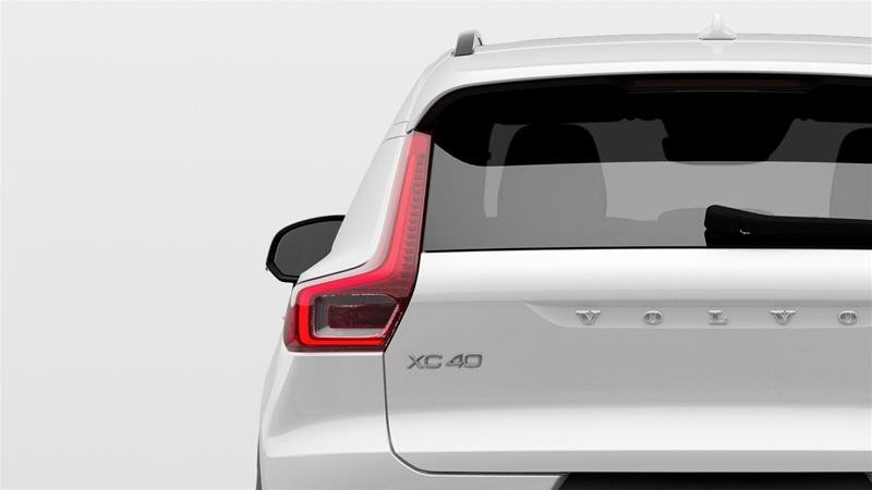 2024 Volvo XC40 B5 AWD Ultimate Dark Theme in Ajax, Ontario at Volvo Cars Lakeridge - 5 - w1024h768px