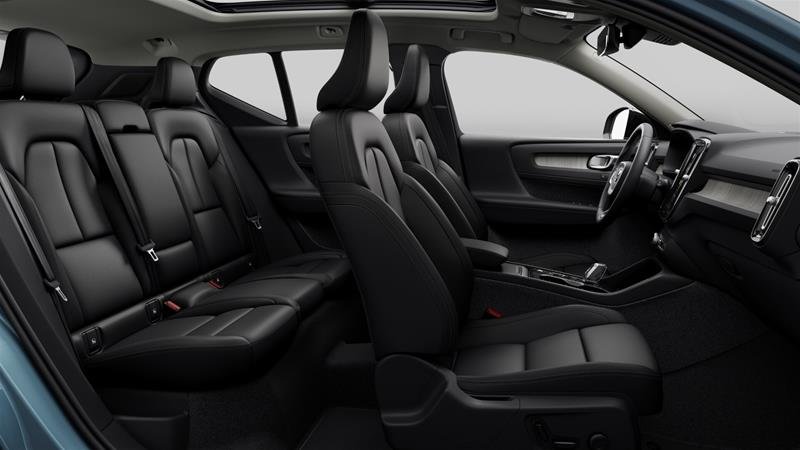 2025 Volvo XC40 B5 AWD Ultra Dark Theme in Ajax, Ontario at Volvo Cars Lakeridge - 4 - w1024h768px