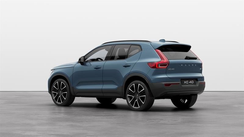 2025 Volvo XC40 B5 AWD Ultra Dark Theme in Ajax, Ontario at Volvo Cars Lakeridge - 10 - w1024h768px