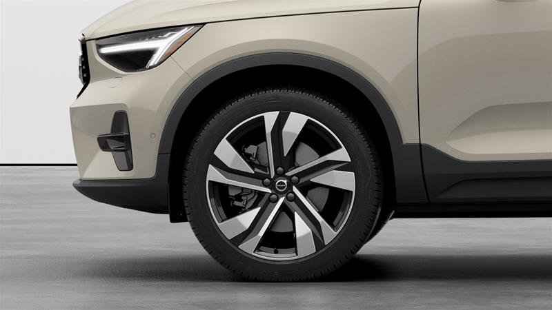 2025 Volvo XC40 B5 AWD Plus Dark Theme in Ajax, Ontario at Volvo Cars Lakeridge - 5 - w1024h768px