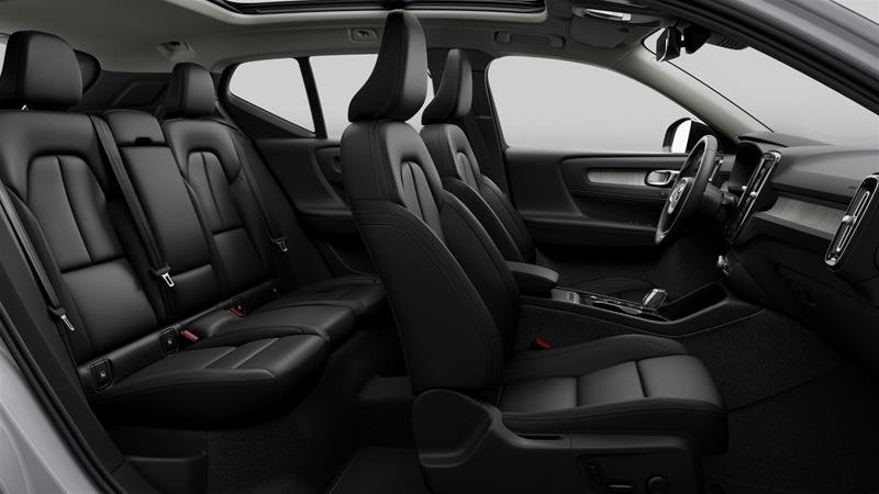 2025 Volvo XC40 B5 AWD Plus Dark Theme in Ajax, Ontario at Volvo Cars Lakeridge - 5 - w1024h768px