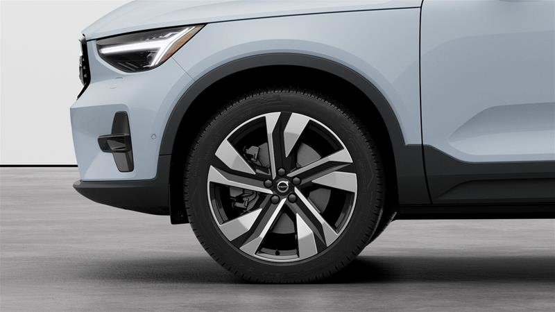 2025 Volvo XC40 B5 AWD Plus Dark Theme in Ajax, Ontario at Volvo Cars Lakeridge - 10 - w1024h768px