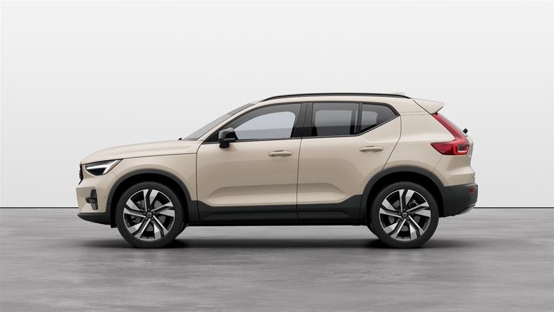 2025 Volvo XC40 B5 AWD Plus Dark Theme in Ajax, Ontario at Volvo Cars Lakeridge - 8 - w1024h768px