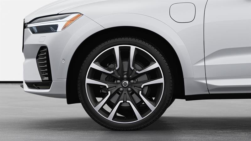 2025 Volvo XC60 Plug-in Hybrid T8 AWD Ultra Dark Theme in Ajax, Ontario at Volvo Cars Lakeridge - 6 - w1024h768px