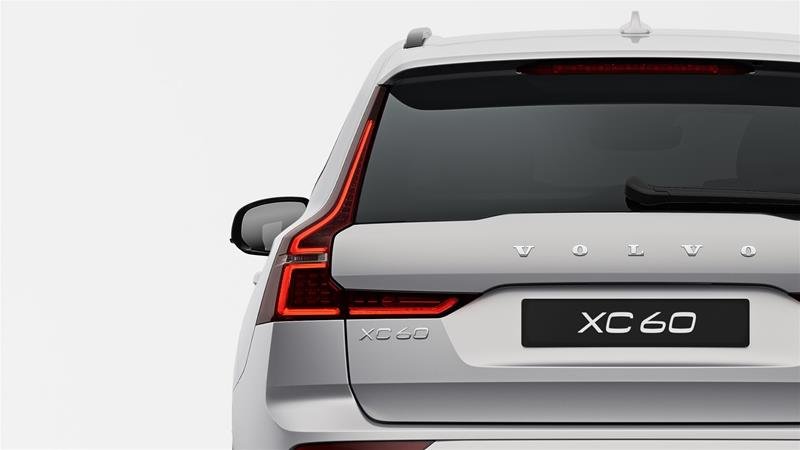 2025 Volvo XC60 B5 AWD Plus Dark Theme in Ajax, Ontario at Volvo Cars Lakeridge - 9 - w1024h768px