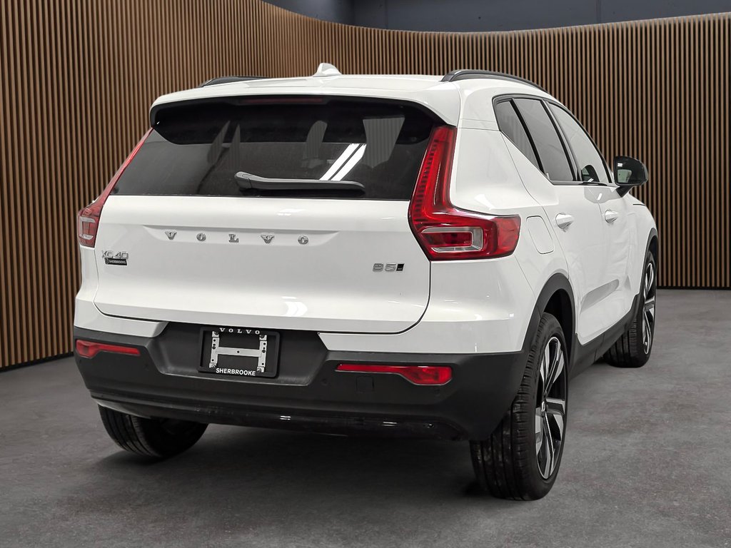 Volvo XC40 B5 AWD Plus Dark Theme 2025-5