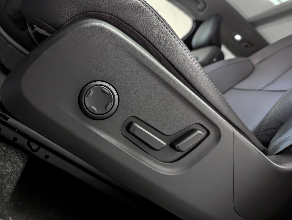 Volvo XC40 B5 AWD Plus Dark Theme 2025-7