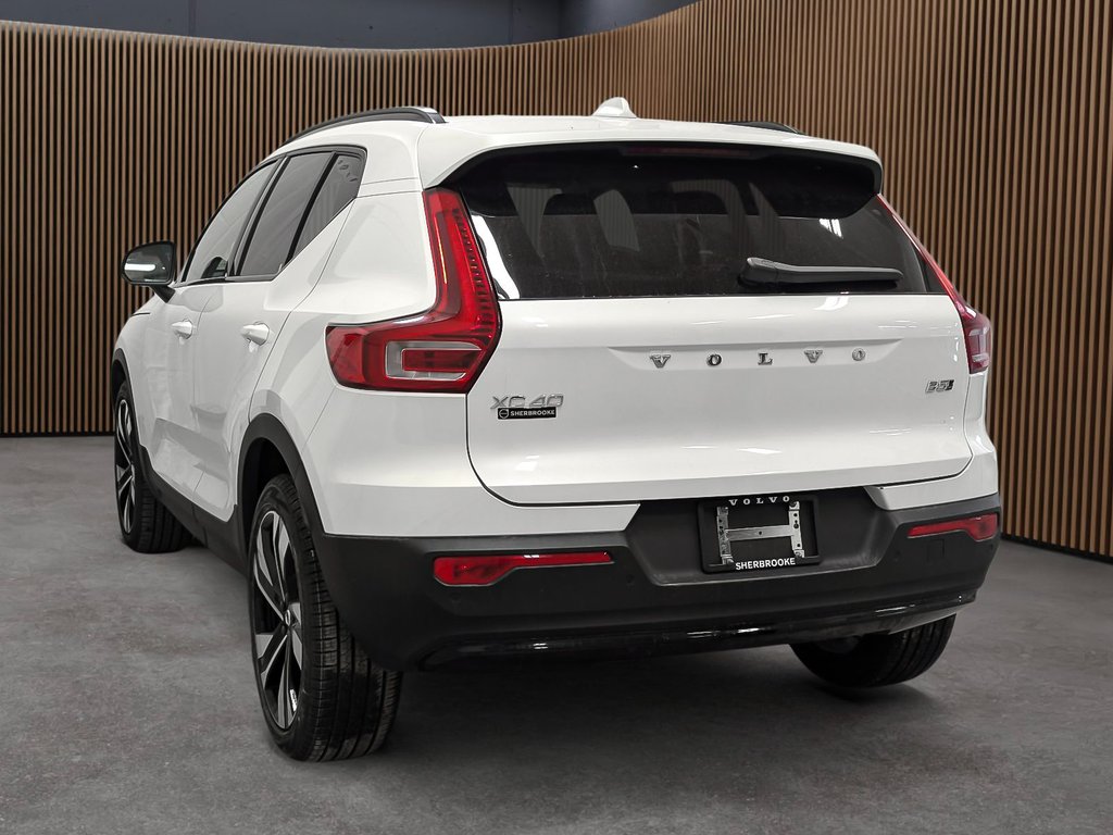 Volvo XC40 B5 AWD Plus Dark Theme 2025-3