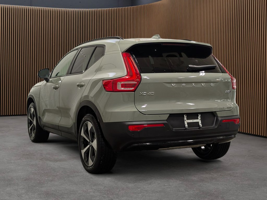 Volvo XC40 B5 AWD Plus Dark Theme 2025-3