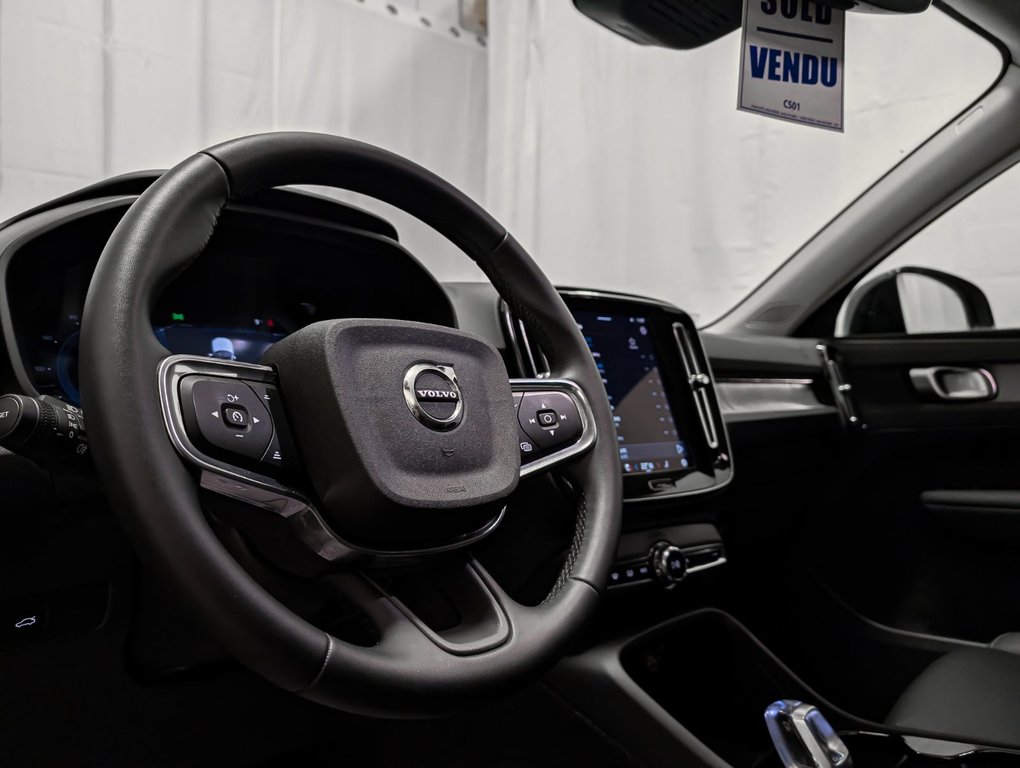 Volvo XC40 B5 AWD Plus Dark Theme 2025-6