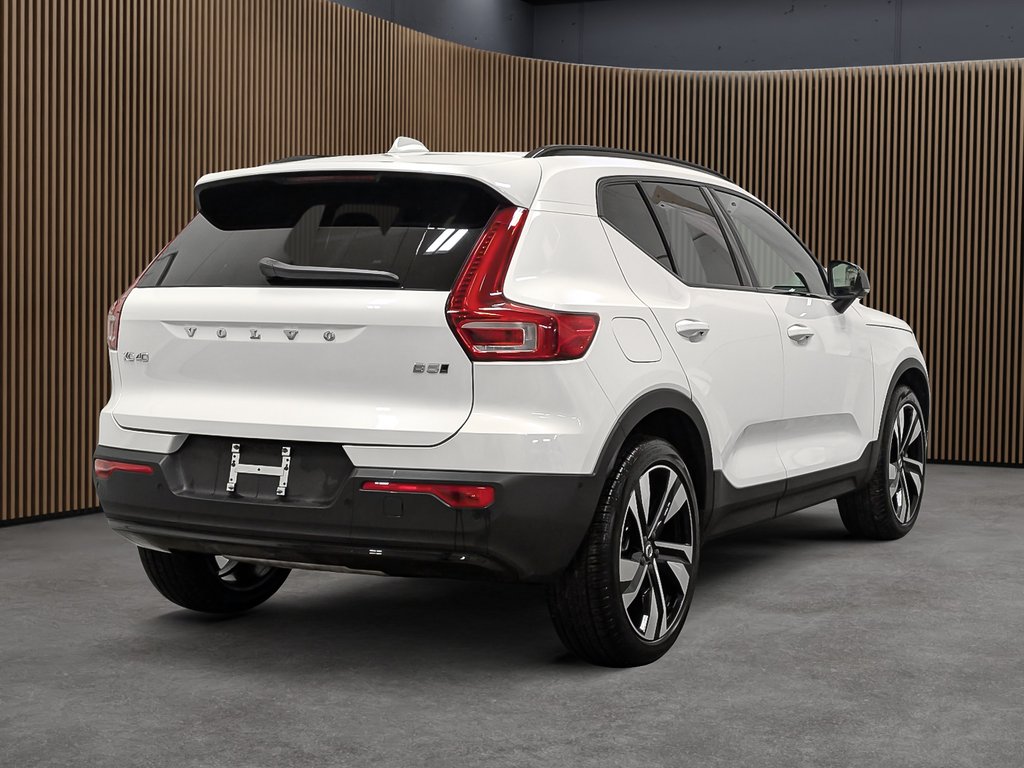 Volvo XC40 B5 AWD Plus Dark Theme 2025-5
