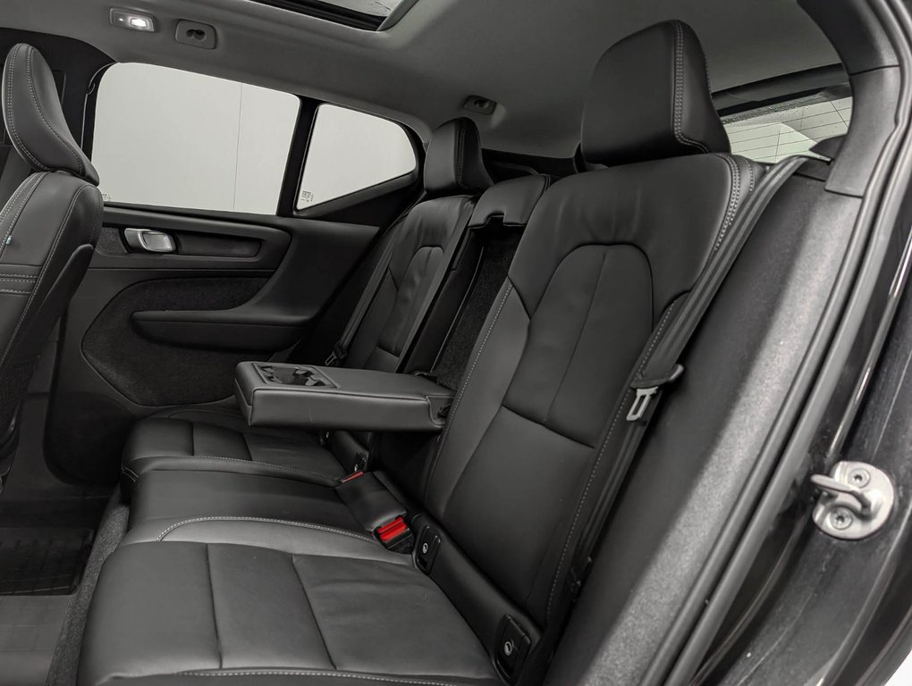 2025 Volvo XC40 B5 AWD Plus Dark Theme-7