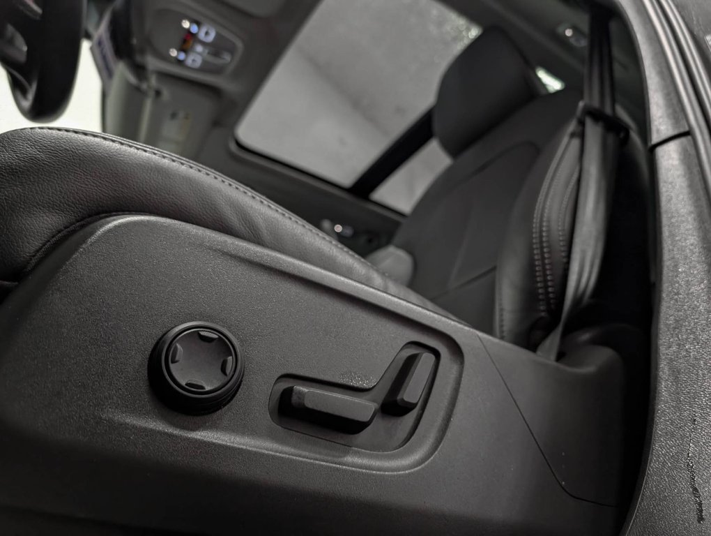 2025 Volvo XC40 B5 AWD Plus Dark Theme-6