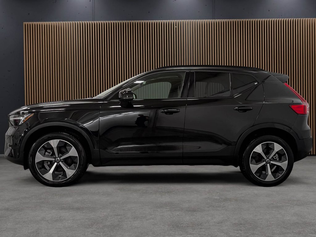 2025 Volvo XC40 B5 AWD Plus Dark Theme-1
