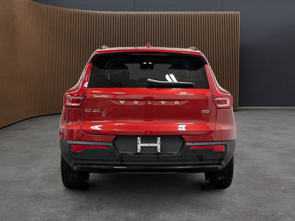 Volvo XC40 B5 AWD Plus Dark Theme 2025-5
