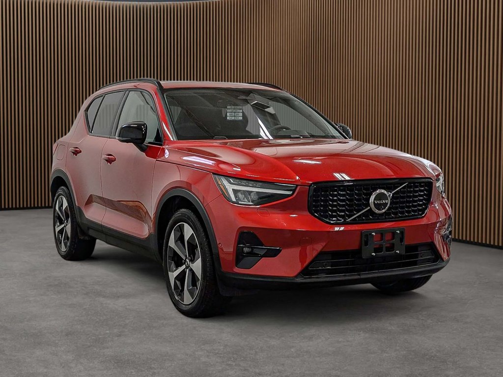 Volvo XC40 B5 AWD Plus Dark Theme 2025-3