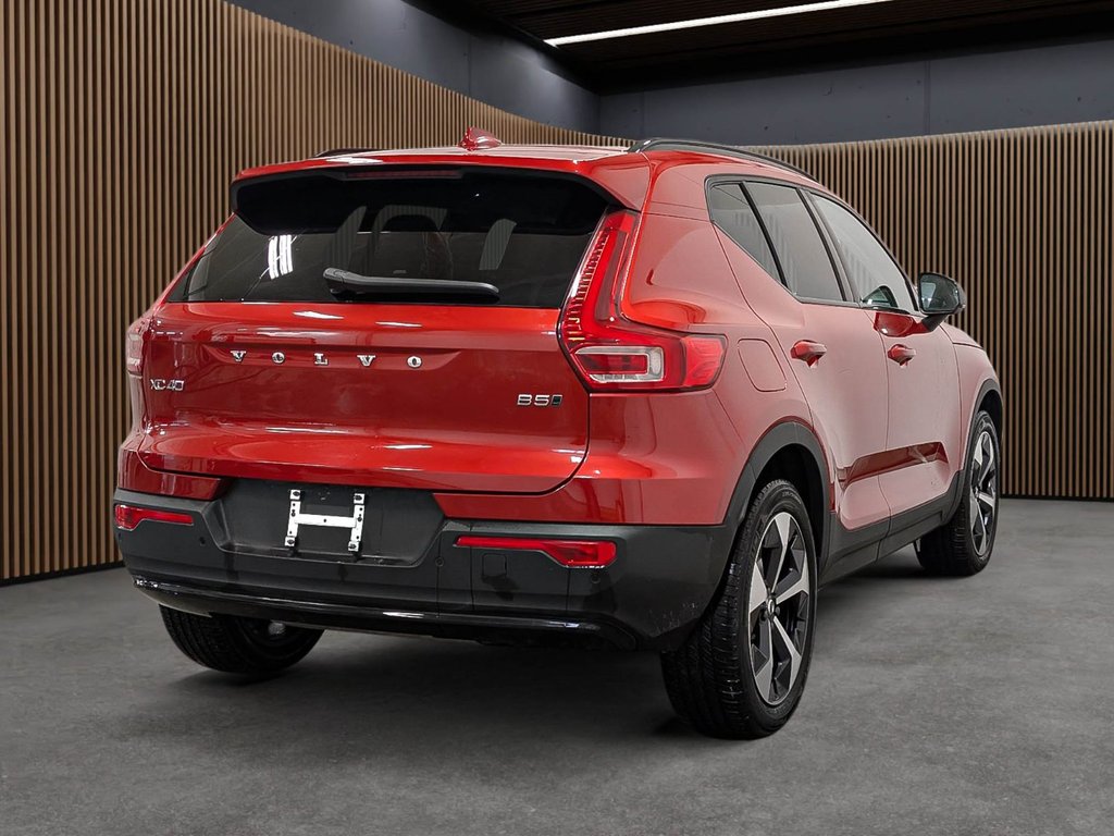 Volvo XC40 B5 AWD Plus Dark Theme 2025-6