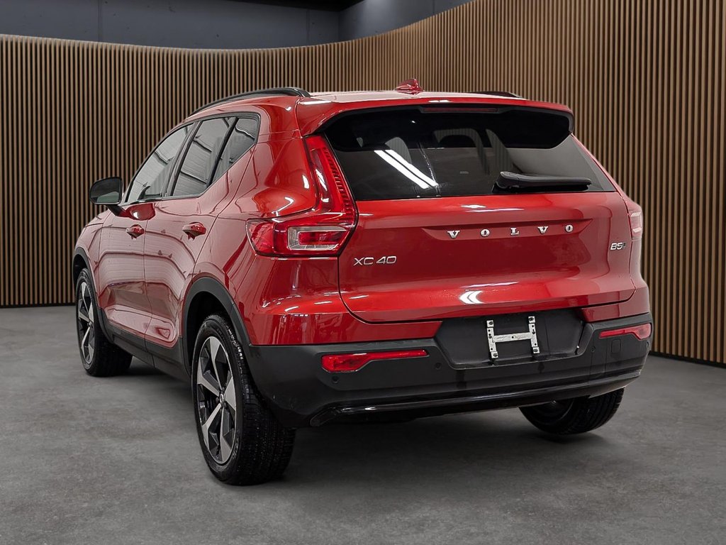 Volvo XC40 B5 AWD Plus Dark Theme 2025-4