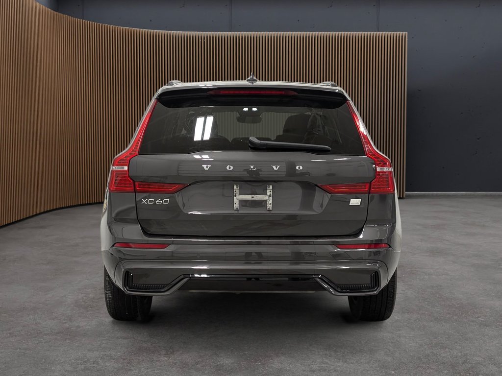 2024 Volvo XC60 Recharge T8 eAWD PHEV Core Dark Theme-4