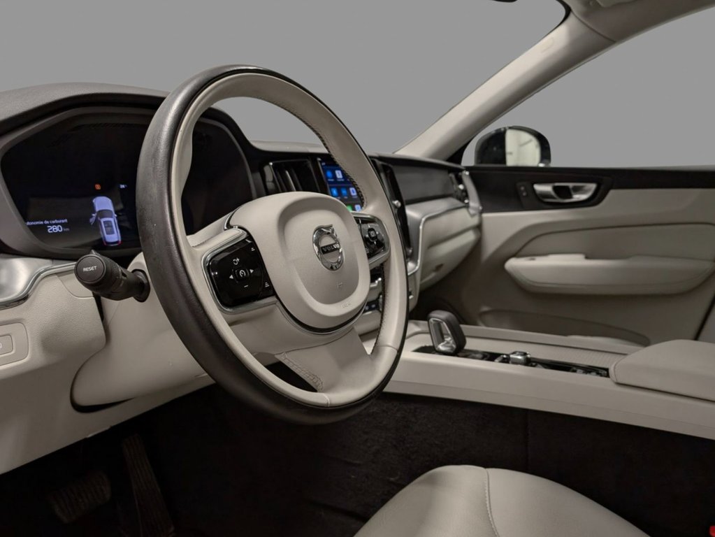 2024 Volvo XC60 Recharge T8 eAWD PHEV Core Dark Theme-7