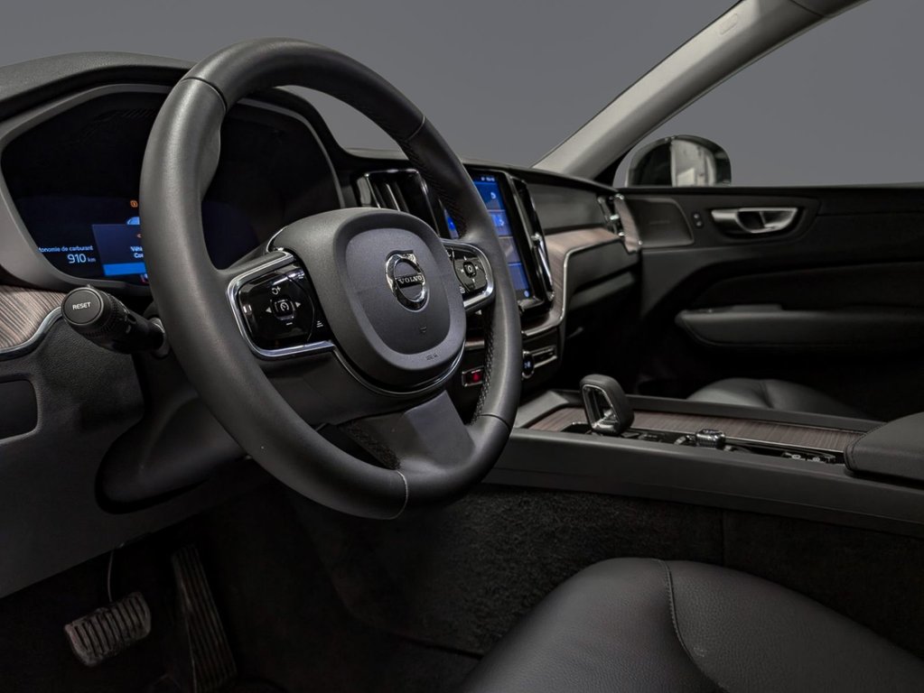 2024 Volvo XC60 B5 AWD Plus Dark Theme-7