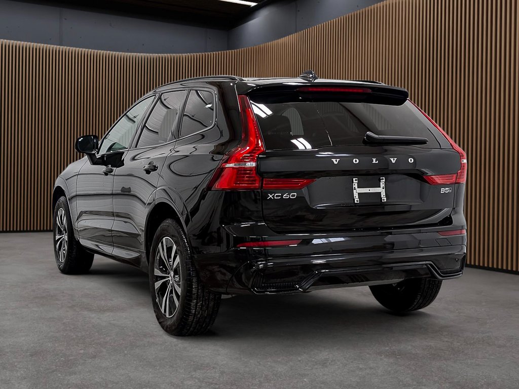 2025 Volvo XC60 B5 AWD Core Dark Theme-4