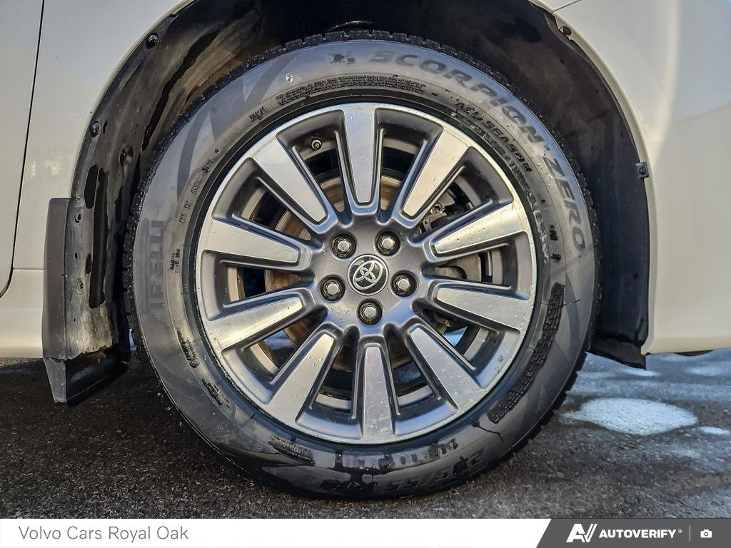 2020 Toyota Sienna XLE-5