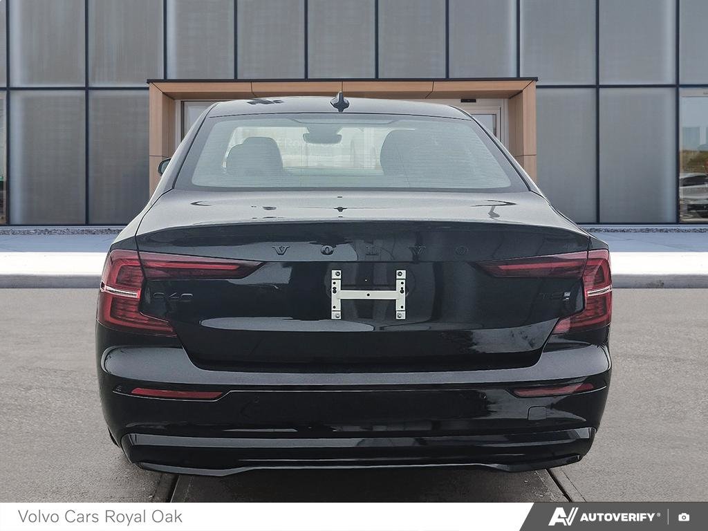 2025 Volvo S60 Plug-In Hybrid Ultra Black Edition-4