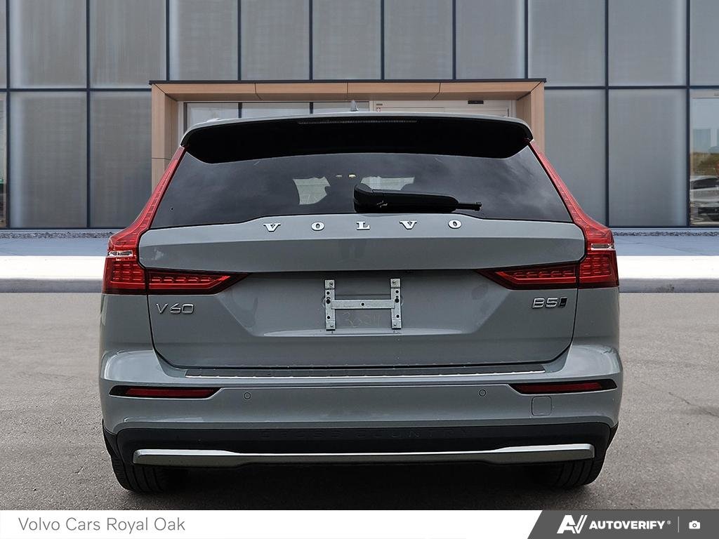 2025 Volvo V60 Cross Country Core-4